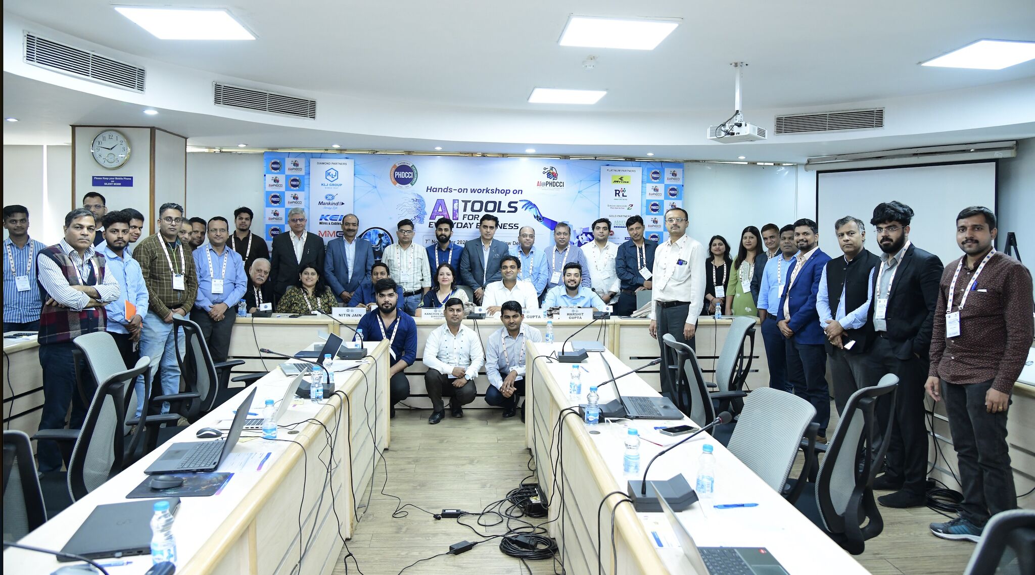 Group photo with all participants